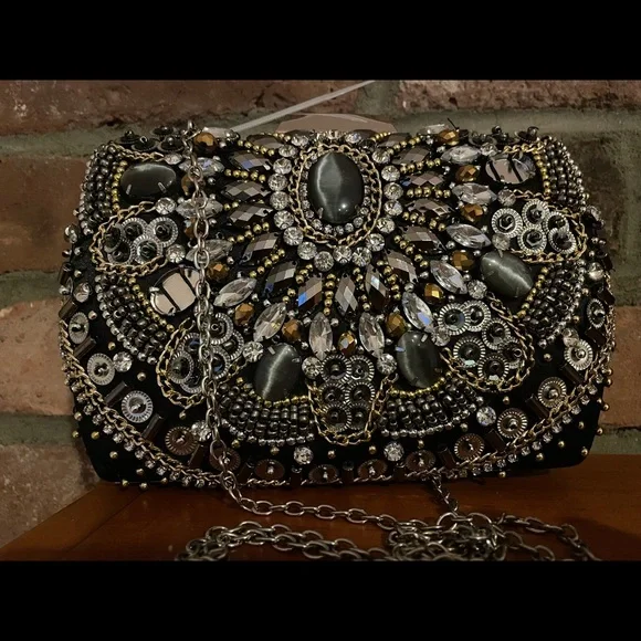 Small beaded bag 👝 with chain strap - Picture 2 of 2